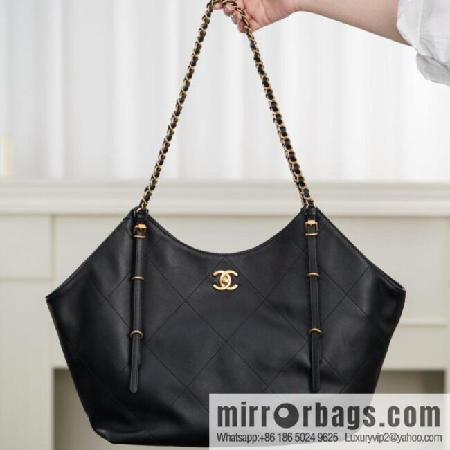 𝐂𝐇𝐀𝐍𝐄𝐋 𝟐𝟓𝐒 𝐆𝐃 same 𝐌𝐀𝐗𝐈 𝐓𝐨𝐭𝐞 black gold 🖤 large AS5466 B20565 94305