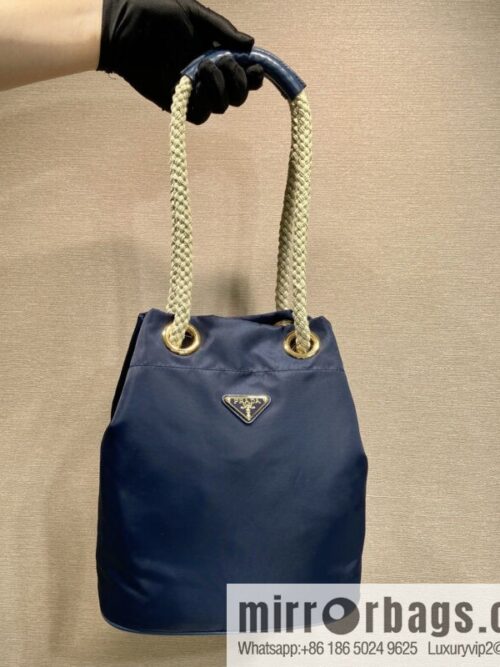 wsxc1748010210245_0_jpg-800x800vekujxkzi0f12990_20250625174119.jpg Prada\'s new bucket bag 1BE082 catwalk model, blue.