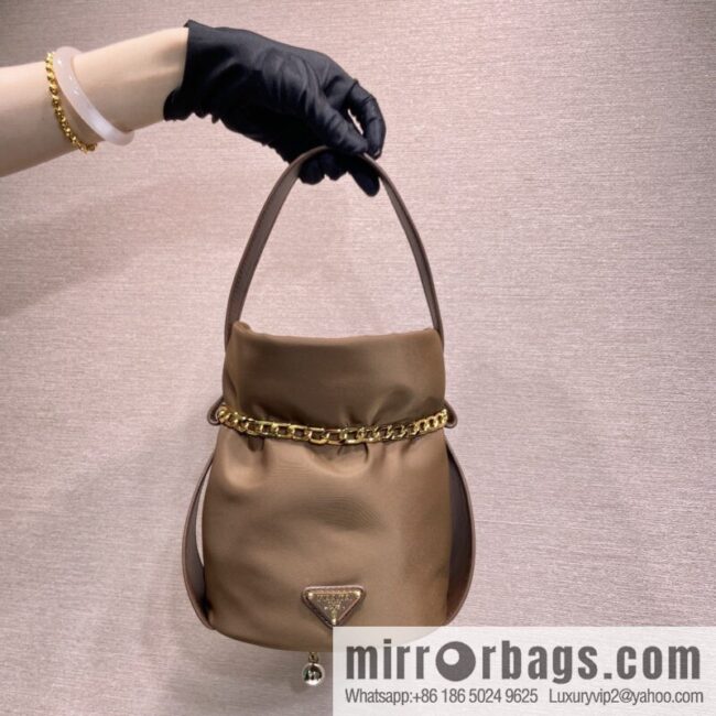 PRADA 🎉 new catwalk model 🎉 1BE088 rich small bucket 🎉🎉 coffee color