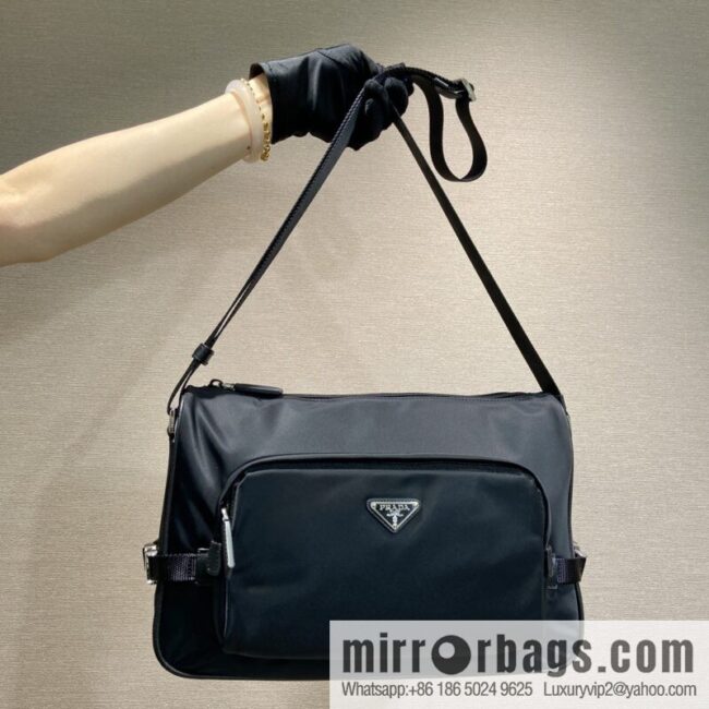 PRADA 🎉 new messenger bag 🎉🎉 2VH191 large🎉🎉