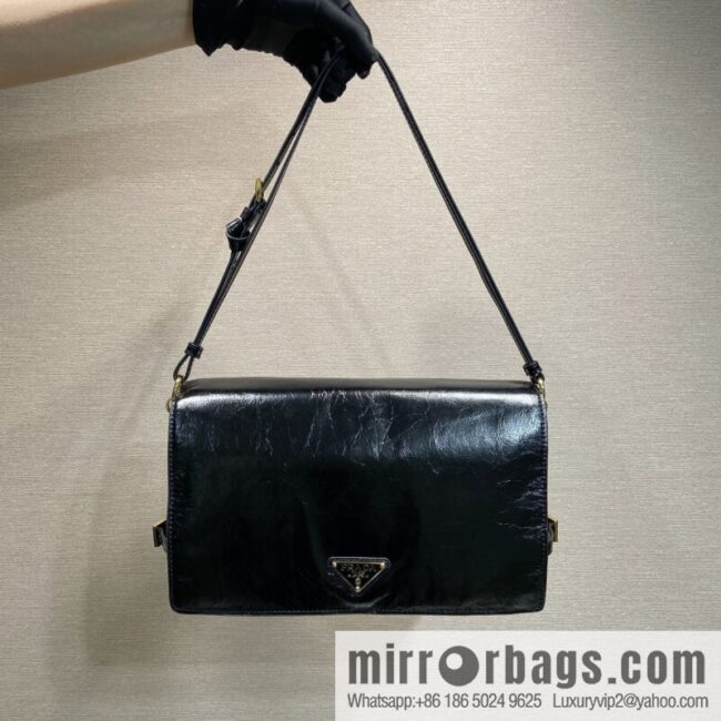 PRADA 🎉 new oil wax leather 🎉🎉 1BD385L🎉
