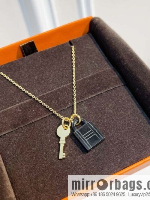 wsxc1749738722681_2-800x800ignefv5i1x41762_20250625024804.jpg ❗️New ❗️ ☀️ Hermès HERMES Buffalo Horn Amulette Padlock Key Necklace ☀️