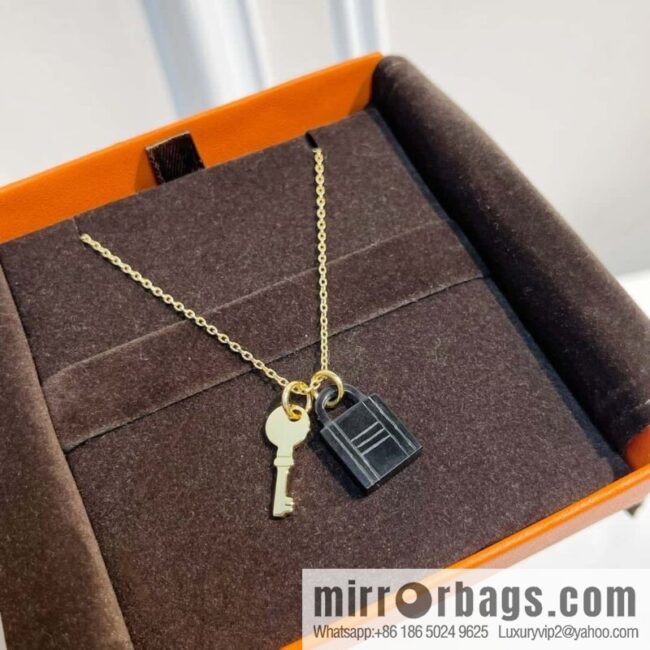 ❗️New ❗️ ☀️ Hermès HERMES Buffalo Horn Amulette Padlock Key Necklace ☀️