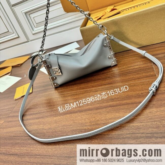 LV M12596 Slim Trunk