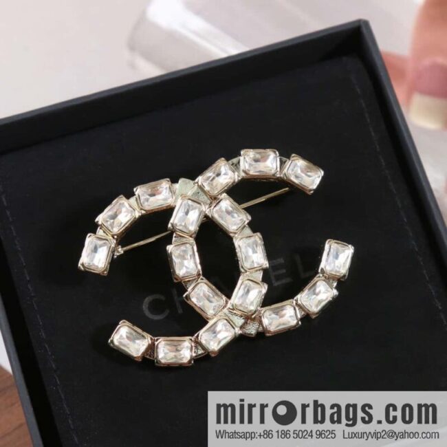 ☀️New ☑️ Chanel Double C Square Diamond Brooch ☀️