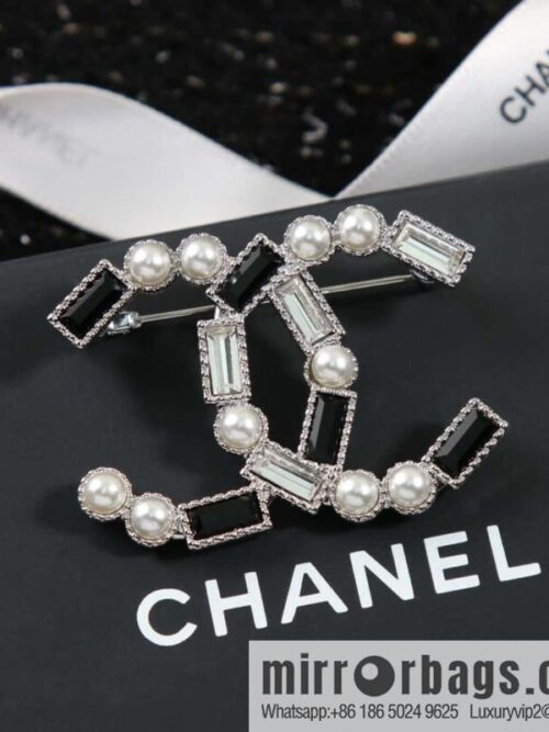 2023112013032566-800x800ku22d32nksn135154_20250704215138.jpg ☀️New ☑️ Chanel Double C Square Black Diamond Brooch ☀️