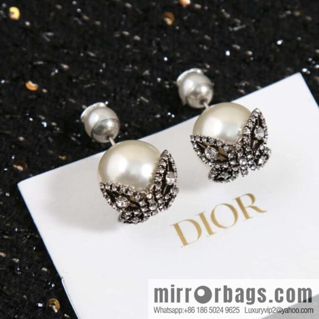 New ☑️ Dior full diamond butterfly size pearl stud earrings