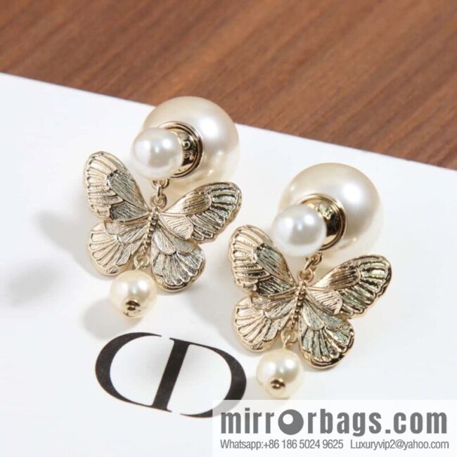 New ☑️ Dior golden butterfly size pearl stud earrings