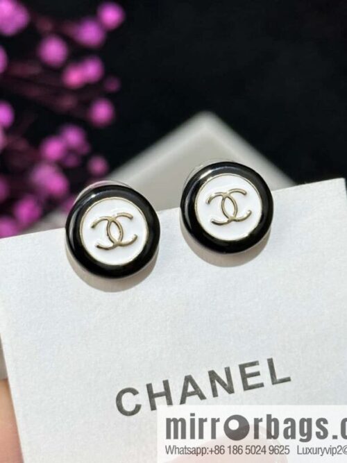 IMG_0034-800x800qghfmx4hpdl91329_20250702003004.jpg ❗️New ❗️ ☀️ new ☑️ chanel c1 double c black and white round button stud earrings ☀️