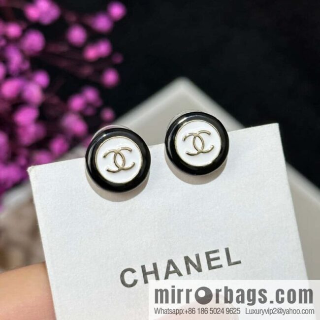 ❗️New ❗️ ☀️ new ☑️ chanel c1 double c black and white round button stud earrings ☀️