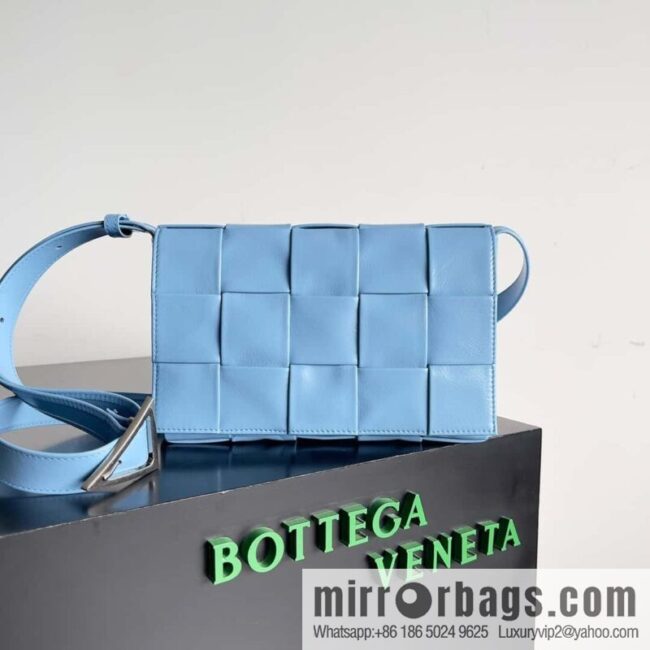 IMG_0042-800x800zn4kb150feo72739_20250719063636.jpg Top end: Bottega Veneta Cassette/Pillow Bag Model: 667298 Hurricane Blue
