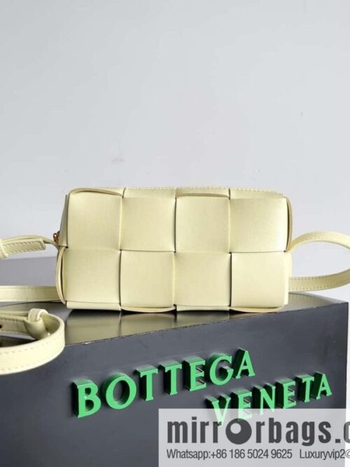 Bv early autumn new Cassette mobile phone bag, messenger bag, model; 755031 ice cream color