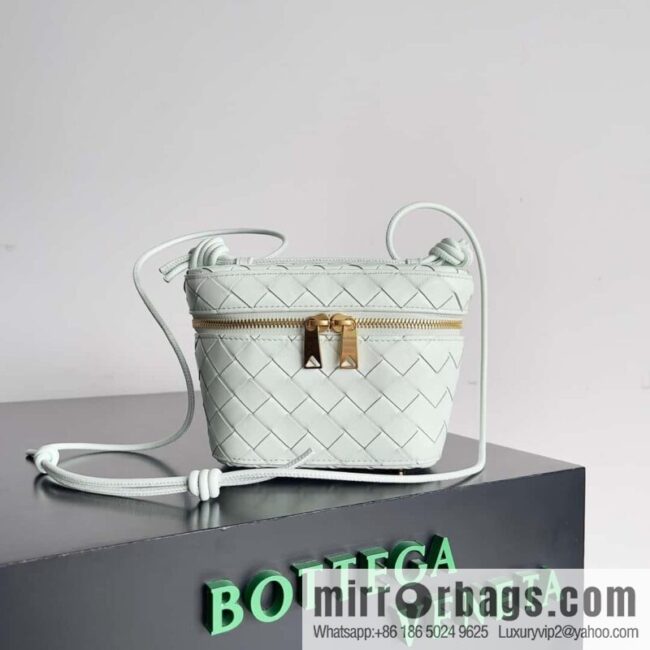 2023 new BV small box Bottega Veneta woven mini pouch model; 743551 small box bag, ice blue.