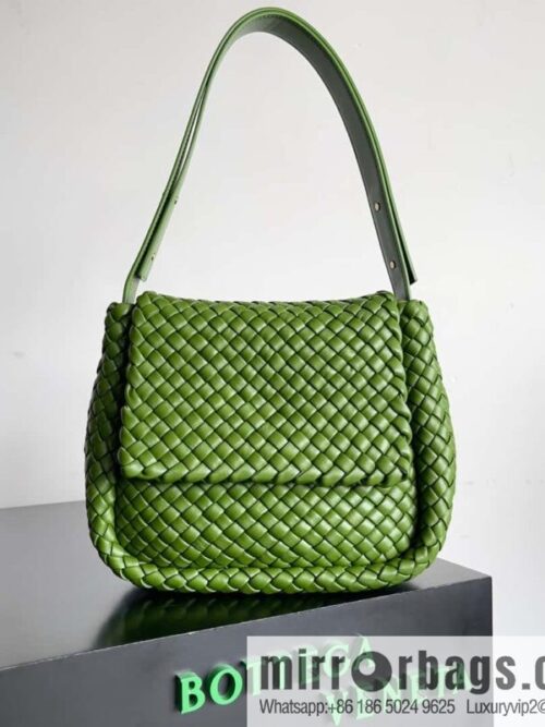 BV autumn and winter new models, Faye Wong the same style, classic small weaving pure hand-woven COBBLE shoulder backpack model number: 709418 green pepper green