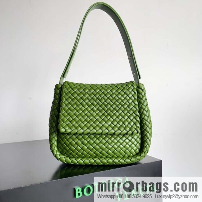 BV autumn and winter new models, Faye Wong the same style, classic small weaving pure hand-woven COBBLE shoulder backpack model number: 709418 green pepper green