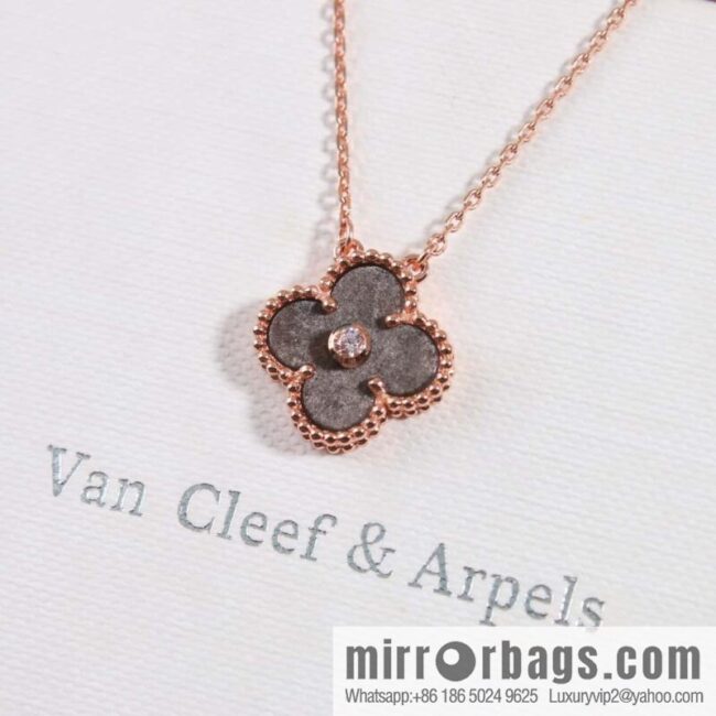 ☀️Van Cleef & Arpels Peter Stone Necklace ☀