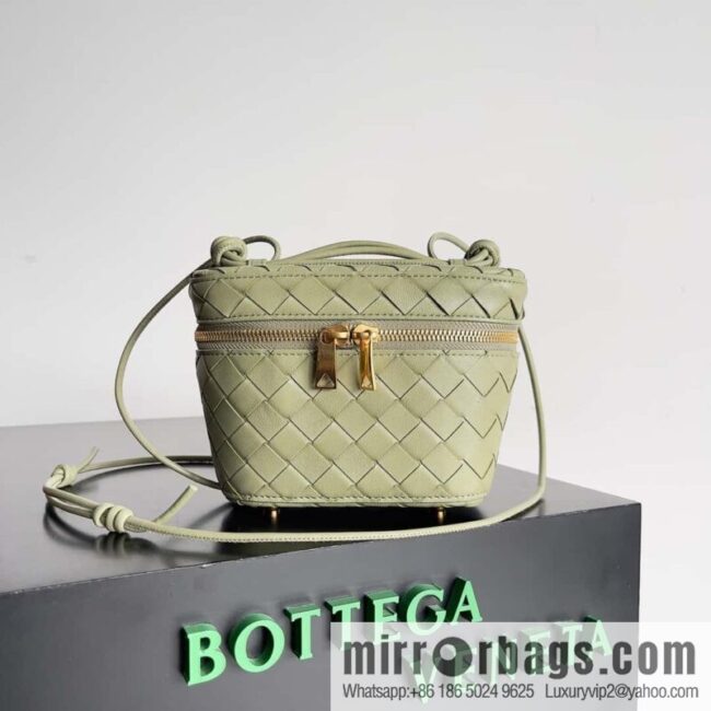 2023 new BV small box Bottega Veneta woven mini pouch model; 743551 small box bag, travertine green
