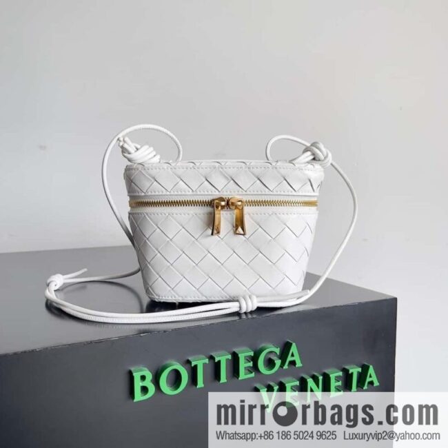 2023 new BV small box Bottega Veneta woven mini pouch model; 743551 small box bag, white.