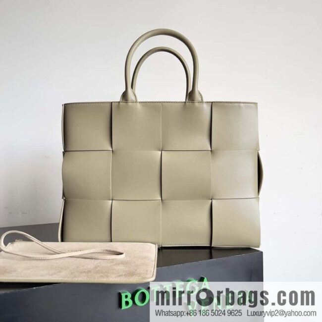 38Cm small four grid B home 2023 early spring new Arco Tote clutch bag model; 729244 Intreccio woven leather (fabric) tote handbag