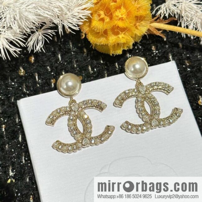 ☀️New ☑️ Chanel C2 double c pearl stud earrings ☀️