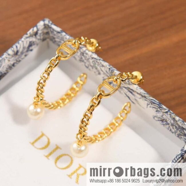 New ☑️ DIOR gold CD pearl stud earrings