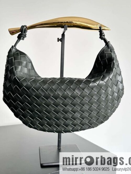 BottegaVeneta2023 new model, Bottega Veneta Bv spring and summer new mini sardines SARDINE model number: 716082 large