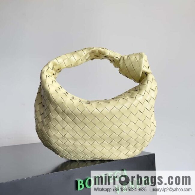 Bv2022 new product, medium Jodie braided knotted round hobo bag, model number: 690225