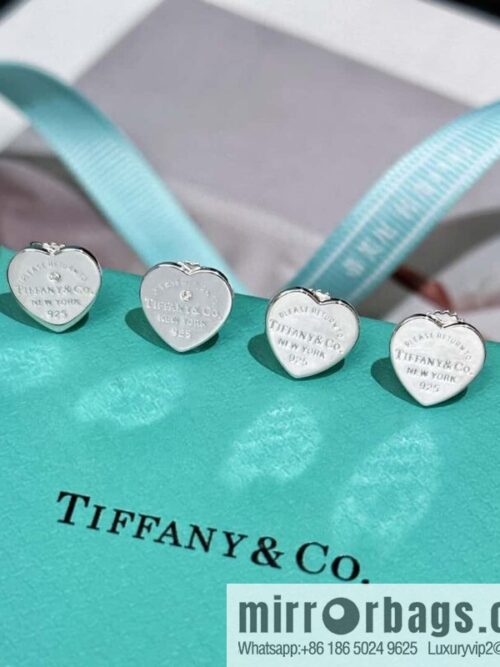 IMG_1182-800x8002d2nvn4qpri90893_20250702001659.jpg ❗️New ❗️ ☀ Tiffany & Co. Tiffany LOVE series silver glossy love peach heart stud earrings ☀