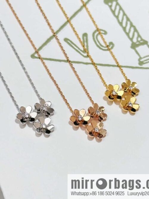 IMG_1209-800x800nfmhwnfuzd090863_20250702001611.jpg ❗️New ❗️ Original ☀️ Van Cleef & Arpels FRlVOLE Series Three Flowers Necklace ☀️