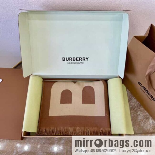 IMG_1254-800x80033geni5dgms83158_20250701203138.jpg Burberry Burberry Men\'s and Women\'s Same Large Letter Wool Scarf