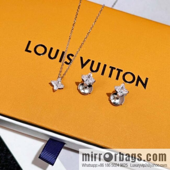 ❗️New ❗️ ☀ Louis Vuitton diamond necklace, stud earrings ☀ LV lconic Pearls necklace