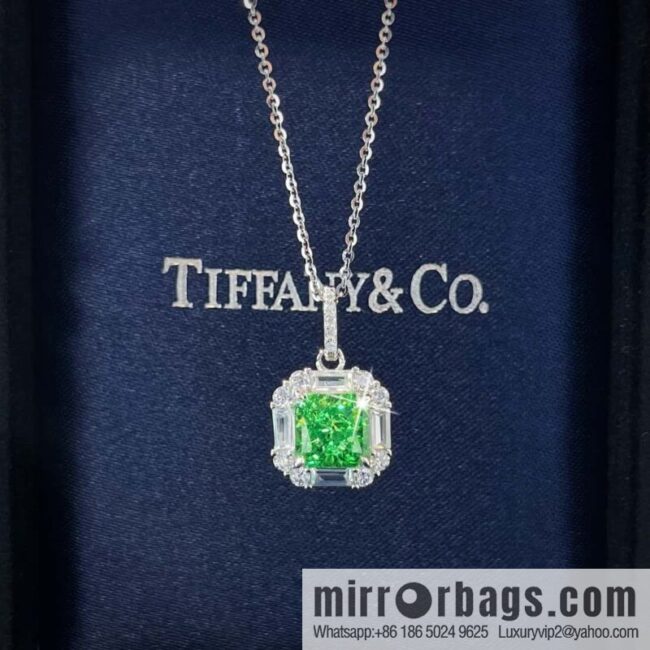 ❗️New ❗️ New ☑️ TIFFANY & Co. Tiffany Square Green Diamond Necklace