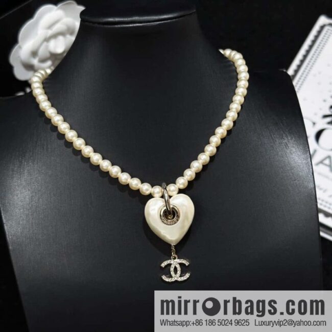 ❗️New ❗️ Chanel necklace ☀️ new ☑️ Chanel peach heart love necklace ☀️