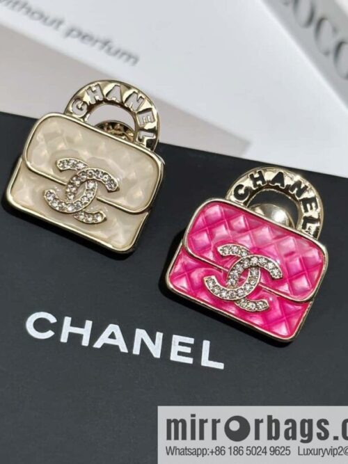 IMG_1407-800x800ntysm5gbljy90639_20250702001010.jpg ❗️New ❗️ Chanel brooch ☀️ new ☑️ Chanel diamond bag 👜 brooch ☀️