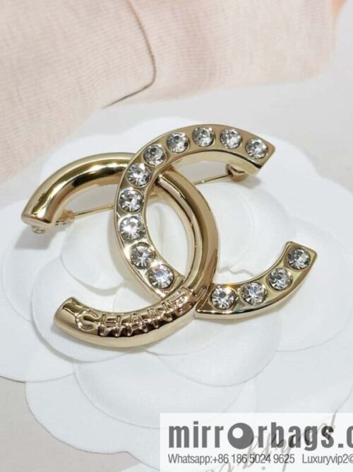 IMG_1456-800x8004an52zgf2k390584_20250702000828.jpg ❗️New ❗️ Chanel brooch ☀️ new ☑️ Chanel double c half diamond brooch ☀️