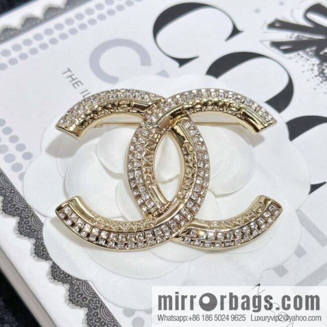 ❗️New ❗️ Chanel brooch ☀️ new ☑️ Chanel double c full diamond brooch ☀️
