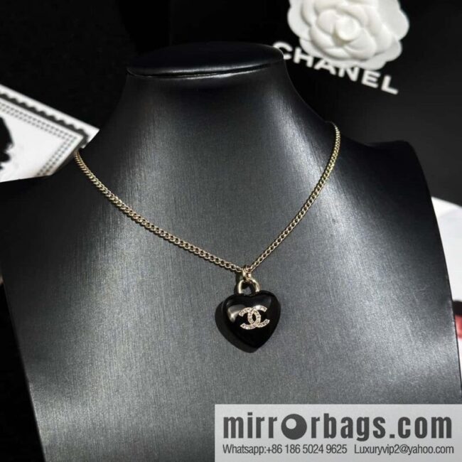 ❗️New ❗️ Chanel necklace ☀️ new ☑️ Chanel double c peach heart love necklace ☀️