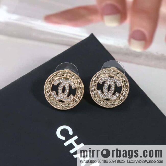 ☀️New ☑️ Chanel C1 double c round stud earrings ☀️