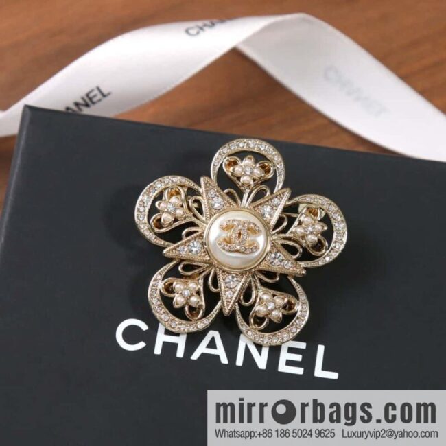 ☀️New ☑️ Chanel snowflake pentagram ⭐ brooch ☀️