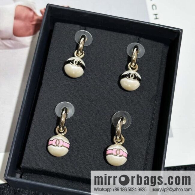 ❗️New ❗️ chanel stud earrings ☀️ new ☑️ chanel c2 double c pearl stud earrings ☀️
