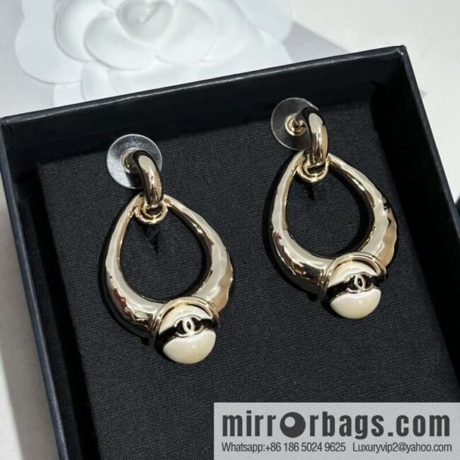 ❗️New ❗️ chanel stud earrings ☀️ new ☑️ chanel c2 double c oval pearl stud earrings ☀️