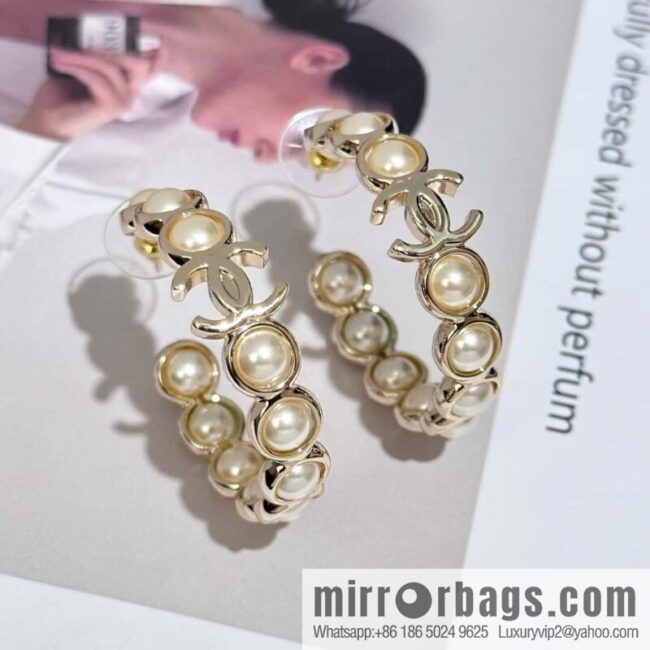 ❗️New ❗️ Chanel stud earrings ☀️ new ☑️ Chanel c1 double c semi-round pearl stud earrings ☀️