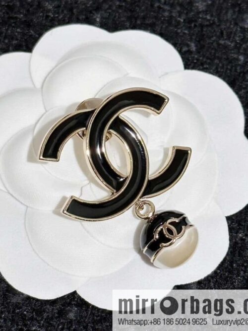 IMG_1632-800x800h34gjaeenmi81431_20250701193552.jpg ❗️New ❗️ Chanel brooch ☀️ new ☑️ Chanel black drip double c pearl brooch ☀️