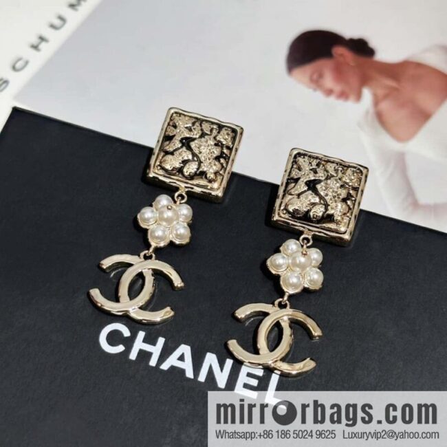 ❗️New ❗️ Chanel stud earrings ☀️ new ☑️ Chanel c3 double c pearl stud earrings ☀️