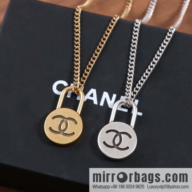 IMG_1683-800x800stwnxjtsndw139866_20250705013011.jpg ☀️New ☑️ Chanel medieval series round lock head necklace