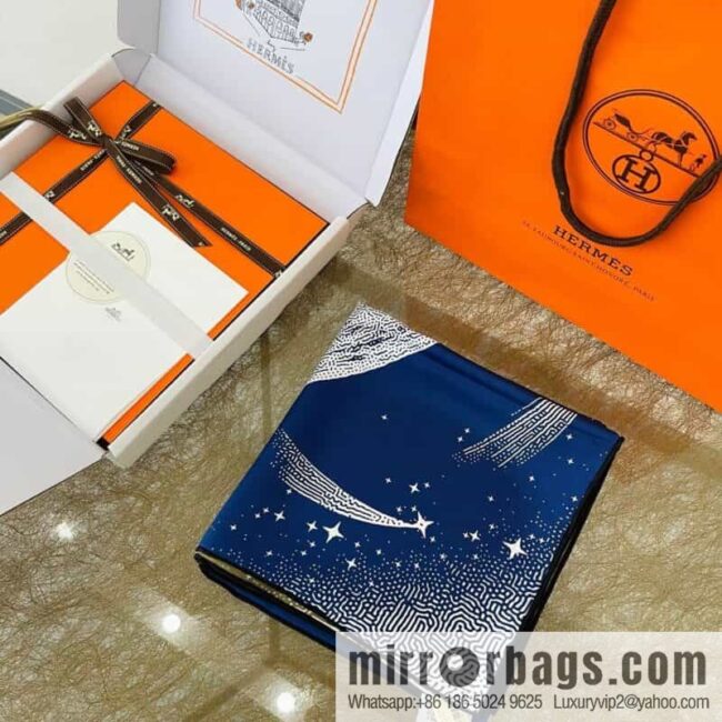 Hermes \"White Moonlight Pegasus\" double-sided silk scarf