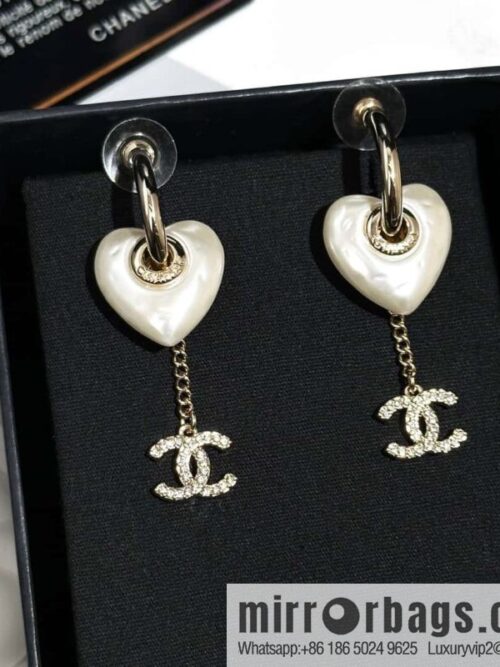 IMG_1723-800x800loyk2resb1j81323_20250701193229.jpg ❗️New ❗️ Chanel stud earrings ☀️ new ☑️ Chanel c3 double c peach heart love stud earrings ☀️