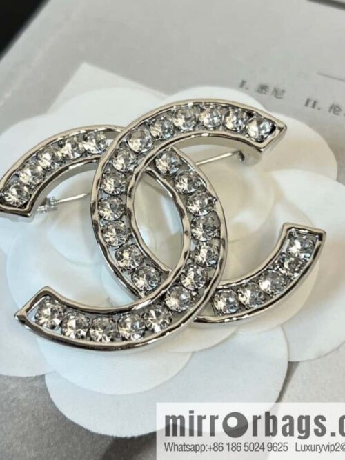 IMG_1746-800x800wr3v4bxjfs2149145_20250705073018.jpg New, Chanel Silver Double C Full Diamond Brooch