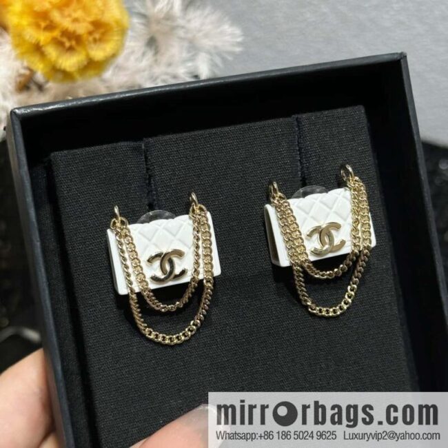 ☀️New ☑️ Chanel C1 double c tassel diamond bag 👜 stud earrings