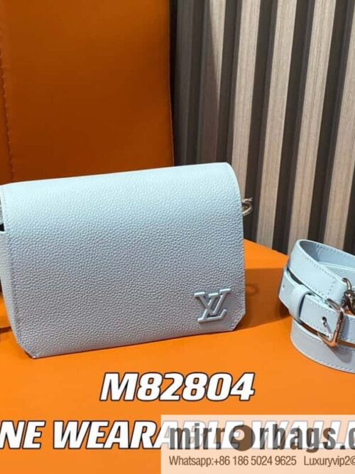 [Boutique‑grade] M82804 light blue, full leather men\'s bag messenger bag series, new FASTLINE WEARABLE WALLET handbag in autumn and winter